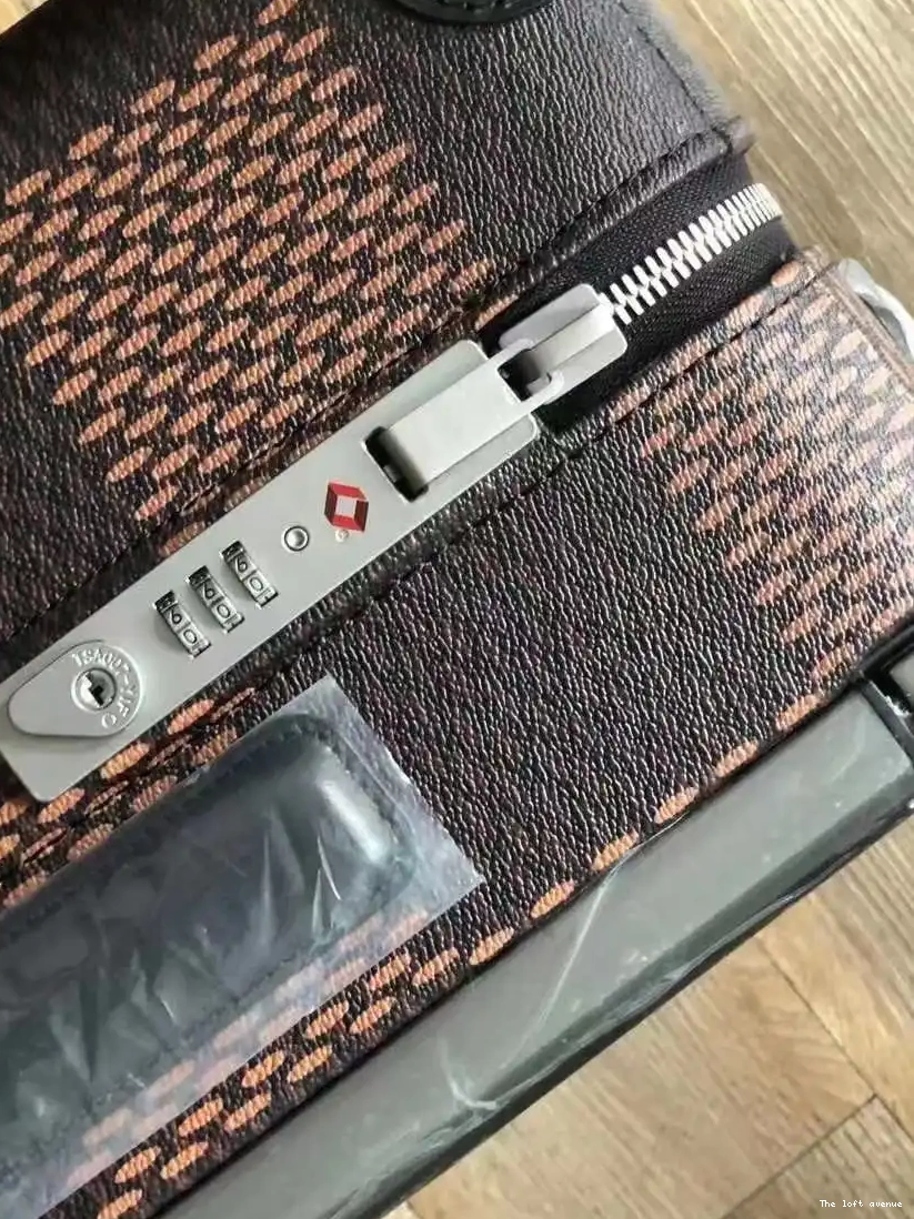 CUSTOM 55 BEAR NIGO 37L HORIZON CABIN POLAR SUITCASE 0524